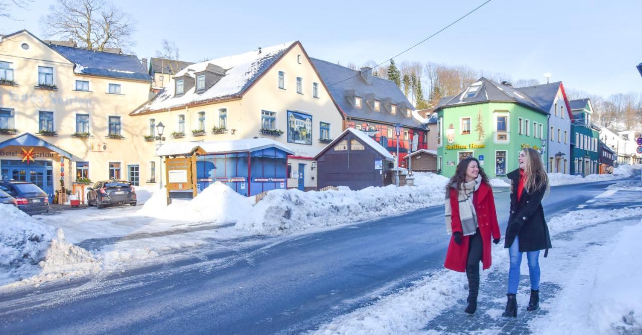 Hotel Erbgericht Buntes Haus Seiffen Bagian luar foto